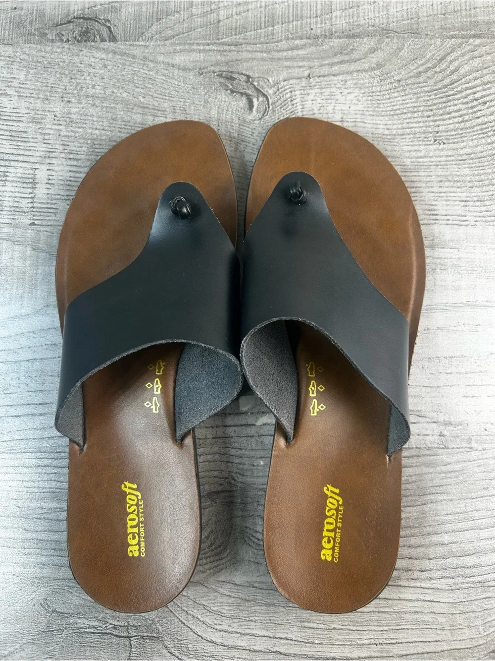 Aerosoft Women’s Size 10  Black Leather Toe-Post Sandals Casual Comfort